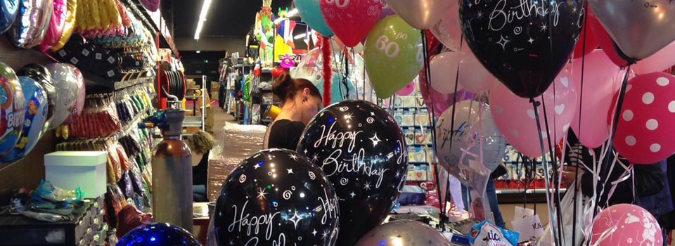 Ballons et Hélium, Ballons Anniversaires, boutique,magasin,paris,déguisements paris,décoration,perruques,feux  d'artifice,farces et attrapes,costumes,homme,femme,adulte,enfant,accessoires  de fête,fête,masque,loup